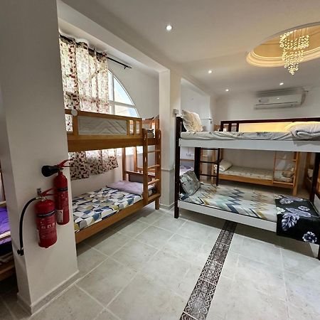 International Abu-Dhabi Hostel Villa 阿布扎比 外观 照片