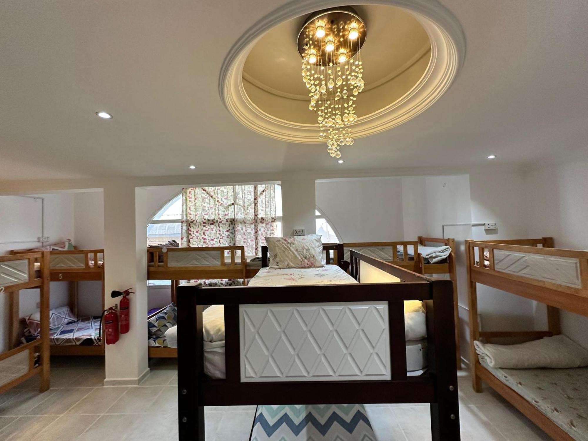 International Abu-Dhabi Hostel Villa 阿布扎比 外观 照片